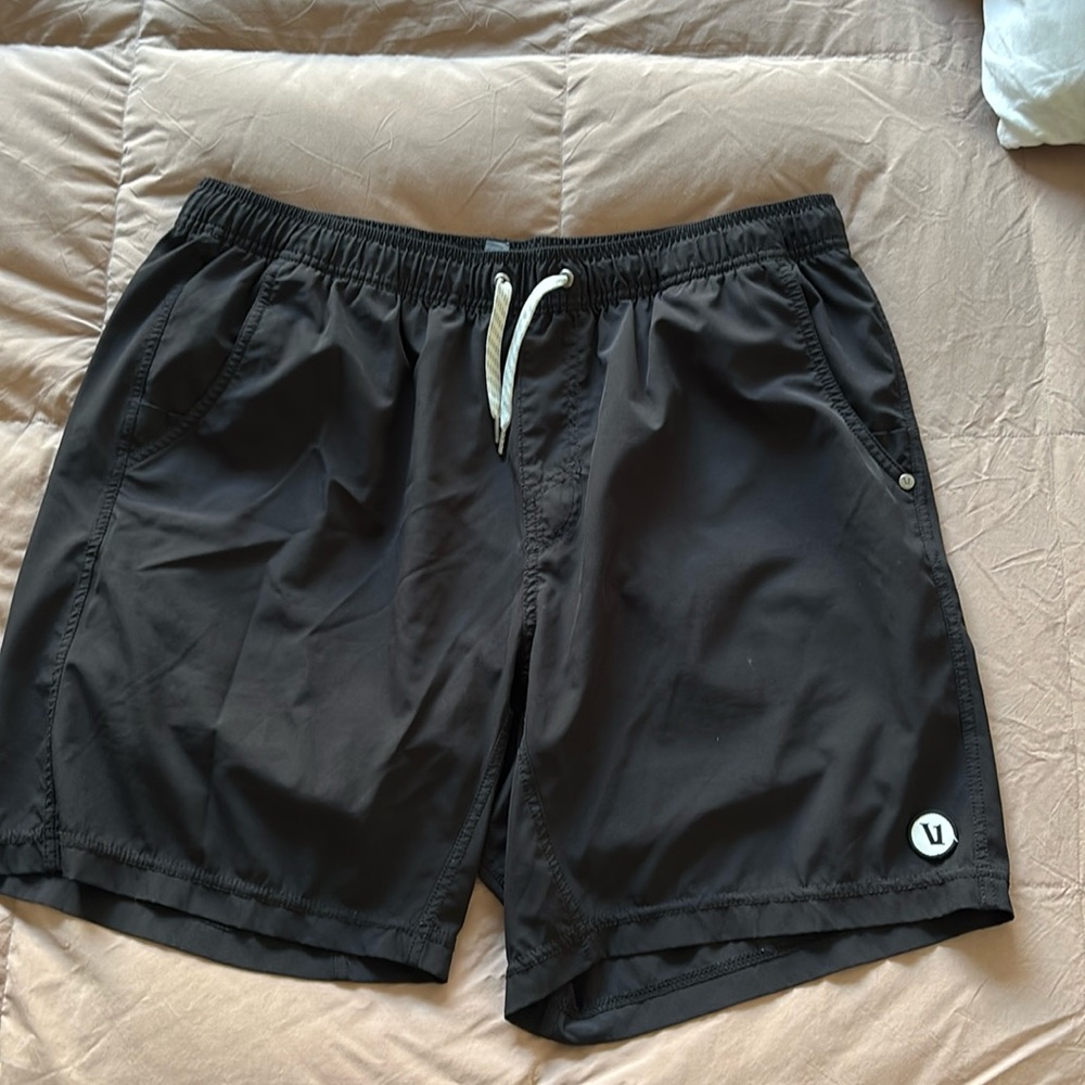 Vuori brand men’s XXL lined athletic shorts